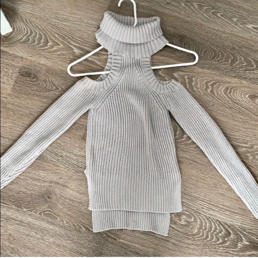 Open Shoulder Grey Rib Knit Sweater 🟣